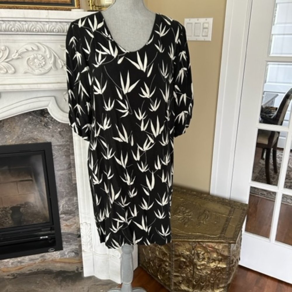 Casual black and white dress